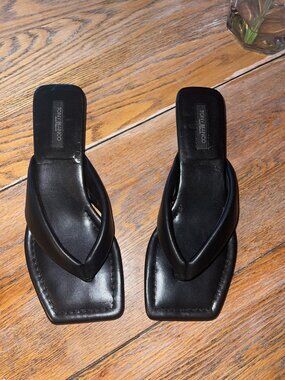 TONY BLANCO leather upper kitten heel black/10/never worn